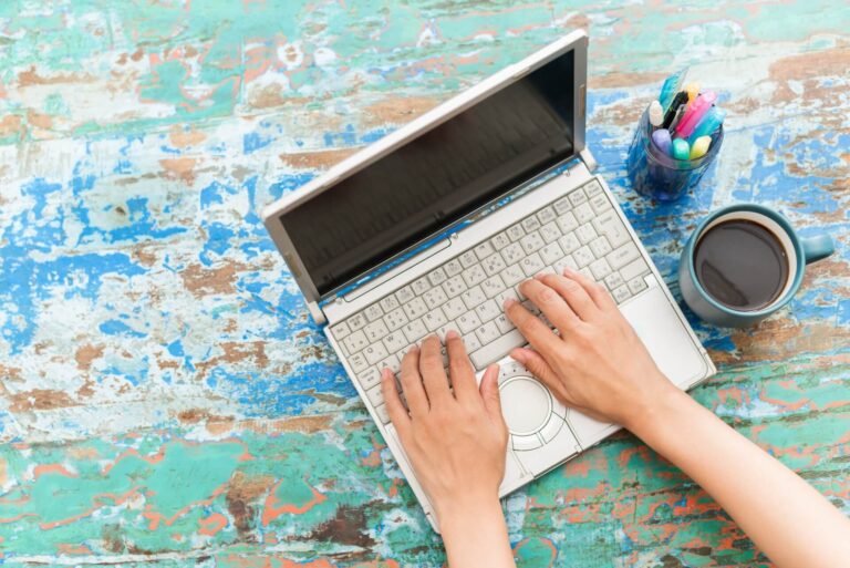 ランディングページ（LP）の効果的な作り方｜CVRを高める構成とデザインのコツ